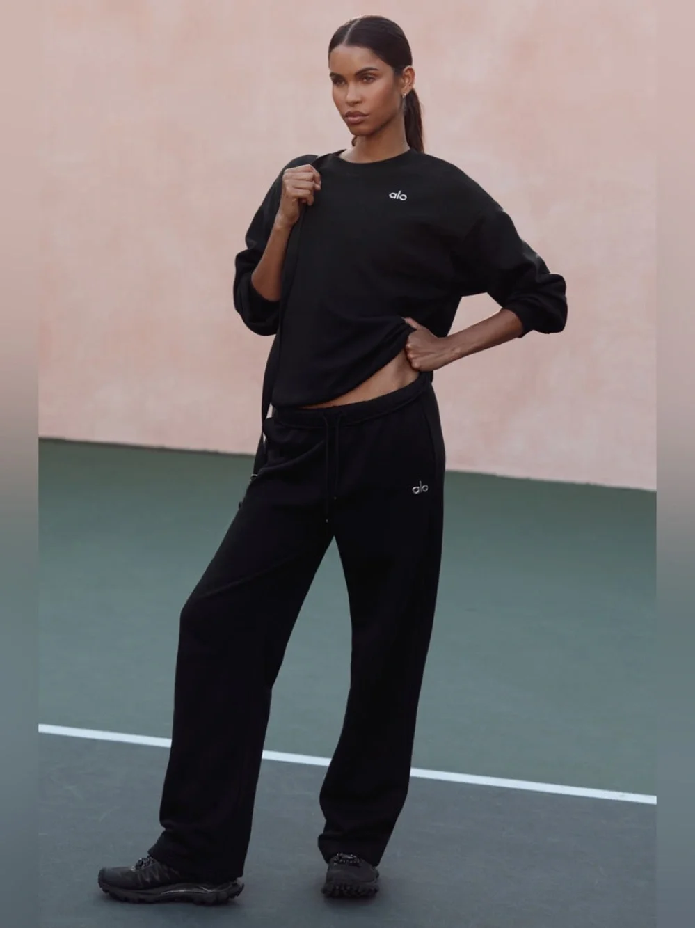 ALO Yoga Black Accolade wide leg sweatpants
